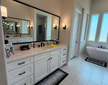 1560 Fairmont Drive - Photo Thumbnail 7