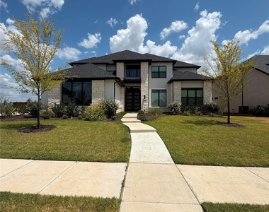 1560 Fairmont Drive - Photo Thumbnail 1