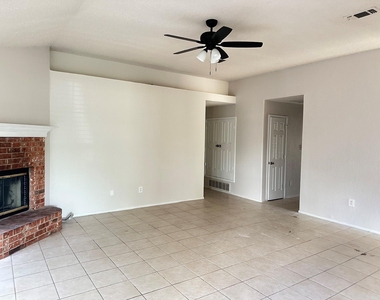 1117 Edenbrook Drive - Photo Thumbnail 7