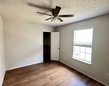1117 Edenbrook Drive - Photo Thumbnail 6