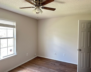 1117 Edenbrook Drive - Photo Thumbnail 5