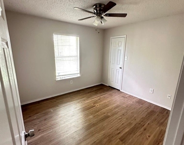 1117 Edenbrook Drive - Photo Thumbnail 3