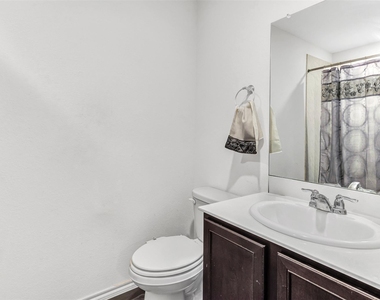 3233 Grimaldo Drive - Photo Thumbnail 4