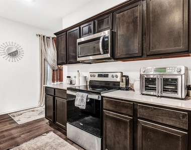 3233 Grimaldo Drive - Photo Thumbnail 3