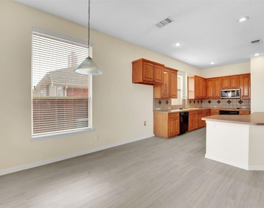 2700 Edgefield Trail - Photo Thumbnail 10