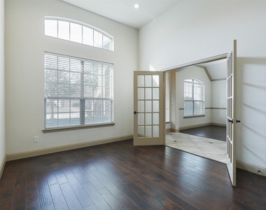 400 Oxford Place - Photo Thumbnail 5