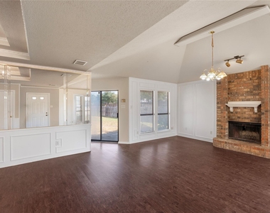 1933 Lavaca Trail - Photo Thumbnail 3