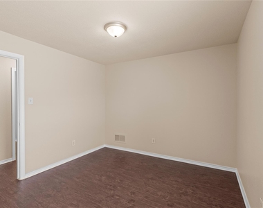 1933 Lavaca Trail - Photo Thumbnail 16