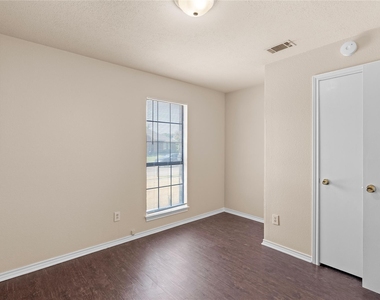 1933 Lavaca Trail - Photo Thumbnail 15