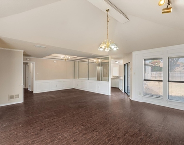 1933 Lavaca Trail - Photo Thumbnail 4