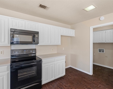 1933 Lavaca Trail - Photo Thumbnail 9
