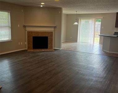 1601 Hedgewood Trail - Photo Thumbnail 2