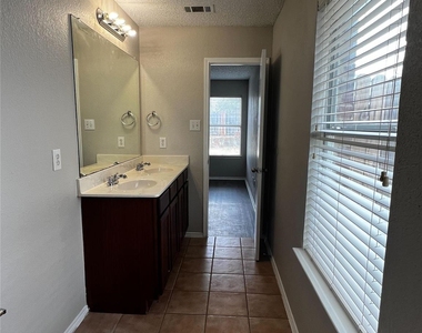 1601 Hedgewood Trail - Photo Thumbnail 13