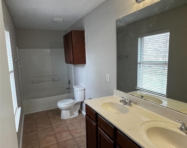 1601 Hedgewood Trail - Photo Thumbnail 12