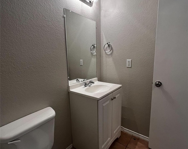 1601 Hedgewood Trail - Photo Thumbnail 15