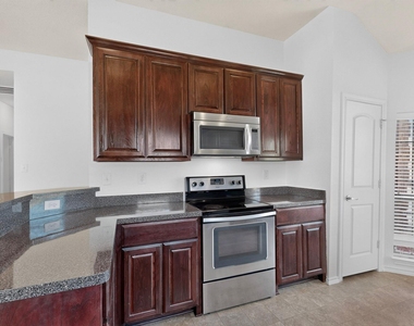 408 Windridge Drive - Photo Thumbnail 15