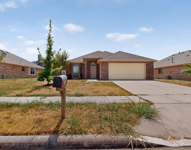 408 Windridge Drive - Photo Thumbnail 2