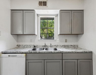 1823 Randolph Drive - Photo Thumbnail 4