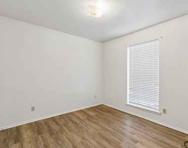 1823 Randolph Drive - Photo Thumbnail 7