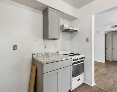 1823 Randolph Drive - Photo Thumbnail 5