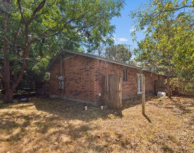 1823 Randolph Drive - Photo Thumbnail 10