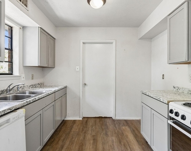 1823 Randolph Drive - Photo Thumbnail 3