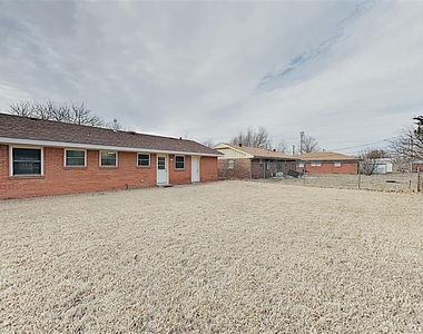 1004 Moraine Avenue - Photo Thumbnail 16