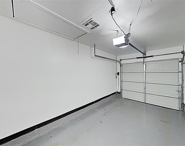 1004 Moraine Avenue - Photo Thumbnail 15