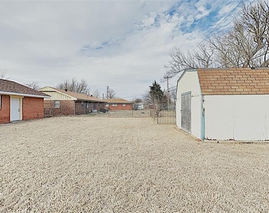 1004 Moraine Avenue - Photo Thumbnail 18