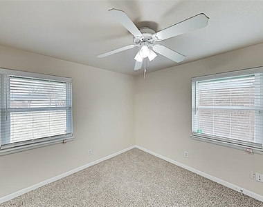 1004 Moraine Avenue - Photo Thumbnail 12