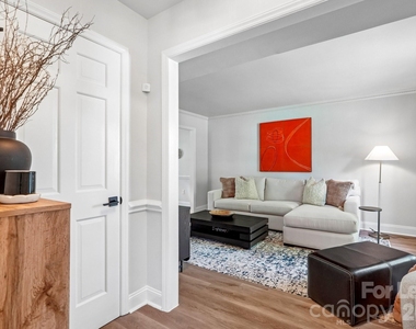 2947 Heathgate Road - Photo Thumbnail 5