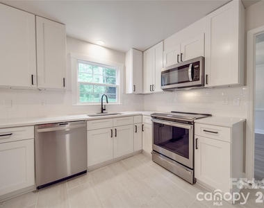 2947 Heathgate Road - Photo Thumbnail 20