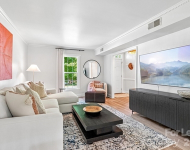 2947 Heathgate Road - Photo Thumbnail 8