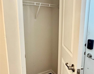 2662 Grantham Place Drive - Photo Thumbnail 2
