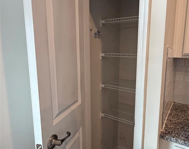 2662 Grantham Place Drive - Photo Thumbnail 9