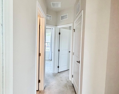 2662 Grantham Place Drive - Photo Thumbnail 18