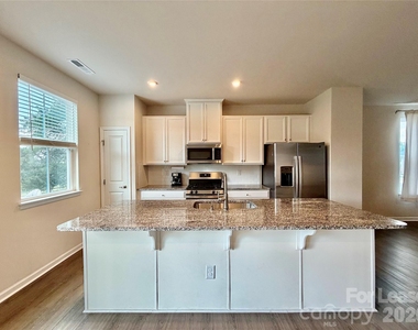 2662 Grantham Place Drive - Photo Thumbnail 7