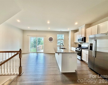 2662 Grantham Place Drive - Photo Thumbnail 6