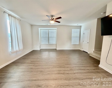 2662 Grantham Place Drive - Photo Thumbnail 12