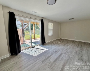 2662 Grantham Place Drive - Photo Thumbnail 3