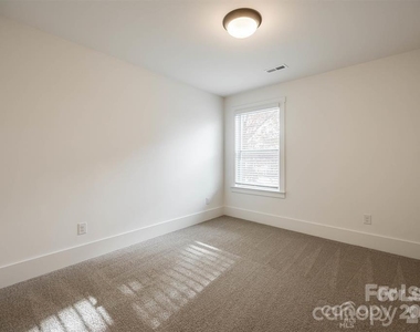1241 Eastway Drive - Photo Thumbnail 12