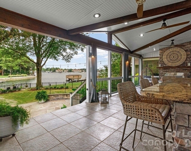 18026 Whispering Oaks Drive - Photo Thumbnail 23