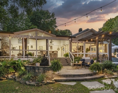 18026 Whispering Oaks Drive - Photo Thumbnail 5