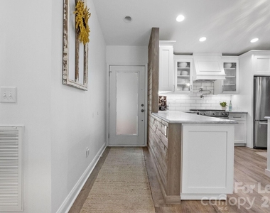 18026 Whispering Oaks Drive - Photo Thumbnail 7