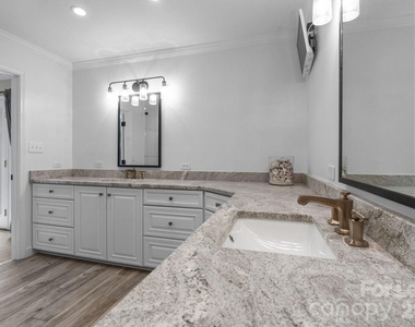 18026 Whispering Oaks Drive - Photo Thumbnail 41