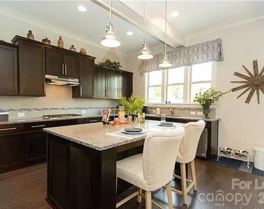 4018 Orchid Way - Photo Thumbnail 12