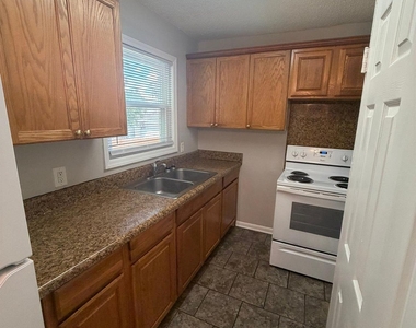 318 Highland Street - Photo Thumbnail 7