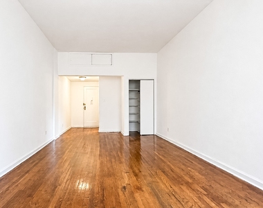 404 East 75th Street - Photo Thumbnail 2