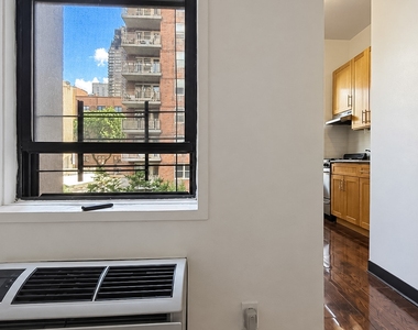 404 East 75th Street - Photo Thumbnail 4