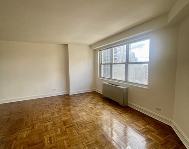 West 52nd Street - Photo Thumbnail 1